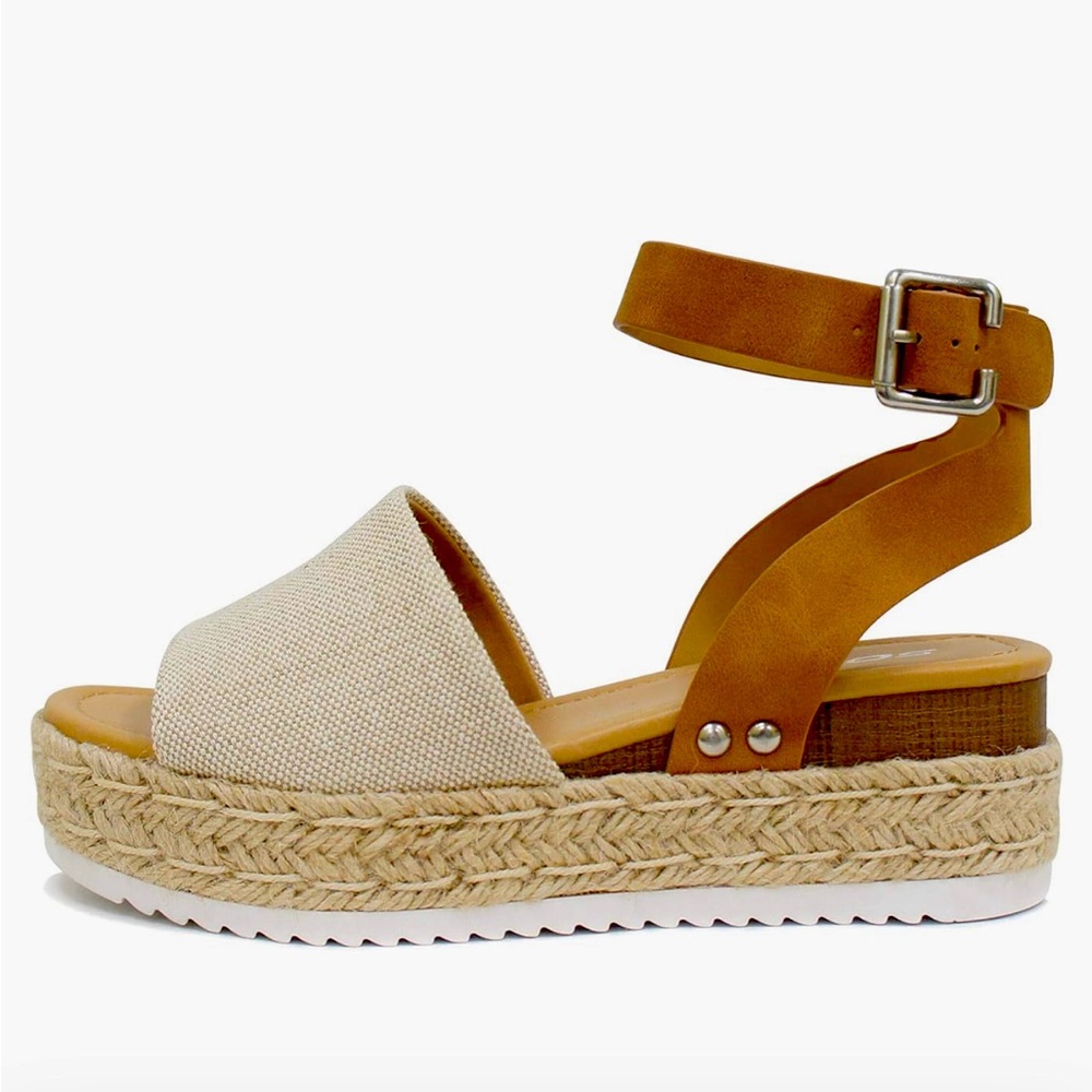 NWOT size 5.5 Soda Espadrilles